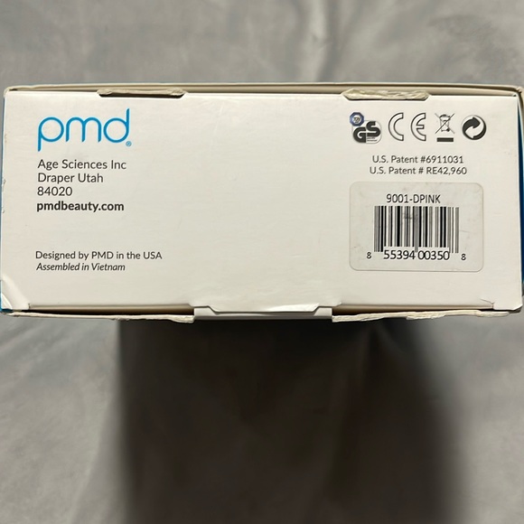 PMD Classic Personal
Microderm Exfoliation Device in hot Pink - Picture 10 of 16